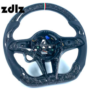 Volant personnalisé en cuir lisse et fibre de carbone forgée pour <span class=keywords><strong>Alfa</strong></span> <span class=keywords><strong>Romeo</strong></span> Giulia Stelvio 2016 2017 2018, <span class=keywords><strong>accessoires</strong></span> intérieurs de voiture - Product Image 2