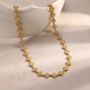 SUMMLY <span class=keywords><strong>Collana</strong></span> con Ciondolo Vintage a Quadrifoglio con Zirconi Incastonati, Placcata in Oro 18K, in Acciaio Inossidabile, Gioielli di <span class=keywords><strong>Moda</strong></span> per Donne - Product Image 3