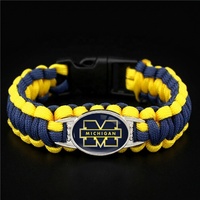 Gelang Paracord Warna-warni Grosir, Gelang Tali Kepang Berliontin Logam Bulat Pola Kustom untuk Hadiah Pria Wanita