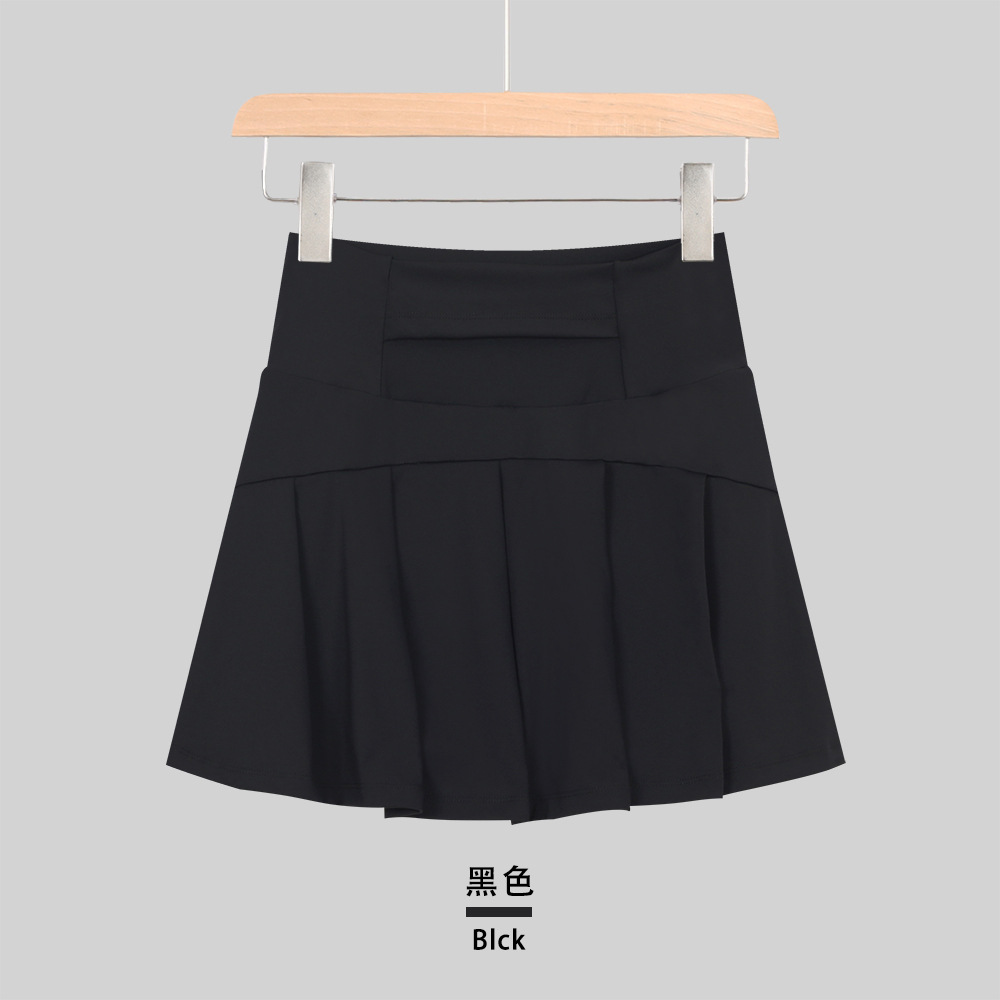 Short skirt in black