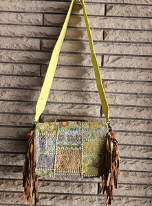 Sac à main en coton ethnique Banjara fait main avec fermeture à bouton - Léger et pliable pour femmes - Product Image 2