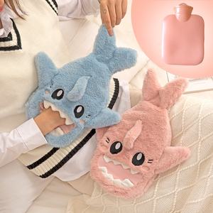 Botella <span class=keywords><strong>de</strong></span> <span class=keywords><strong>agua</strong></span> caliente <span class=keywords><strong>de</strong></span> tiburón <span class=keywords><strong>de</strong></span> invierno, calentador <span class=keywords><strong>de</strong></span> manos <span class=keywords><strong>de</strong></span> goma <span class=keywords><strong>de</strong></span> terciopelo <span class=keywords><strong>para</strong></span> niños, bolsa <span class=keywords><strong>de</strong></span> <span class=keywords><strong>agua</strong></span> caliente bonita <span class=keywords><strong>para</strong></span> niños, niña, espalda, cuello, cintura, <span class=keywords><strong>cama</strong></span> <span class=keywords><strong>de</strong></span> mano cálida - Product Image 1