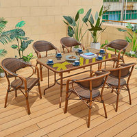 Chaises et tables de salle à manger décontractées en osier pour l'extérieur avec dossier en maille et cadres en fer forgé et aluminium - Ensemble de meubles de jardin pour l'extérieur