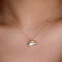 Nouveau Collier Pendentif Longue Bande Perle Poisson Tropical avec Chaîne à Maillons en Laiton - Marque Tendance Lele