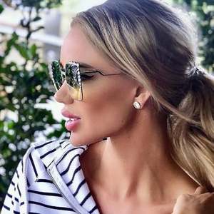 Nuevas Gafas de Sol de Moda, Lujosas, con Perlas y Metal, Lentes Degradadas, Protección UV400, Cuadradas y Grandes para Mujer - Product Image 3