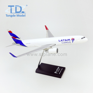 Modellino in Resina LATAM Boeing 767-300 1:200, 27cm, Personalizzabile, Certificato CE, Modello Decorativo in Scala - Product Image 2