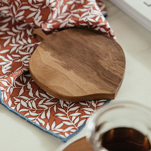 Sous-verre en bois de noyer noir de forme octogonale en forme de feuille de fleur pour boisson au thé ou au café, design naturel de la maison - Product Image 5