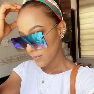 Gafas de Sol Cuadradas de Moda Vintage para Hombre y Mujer, Montura de Aleación, Lente de una Pieza, Gran Tamaño, Venta Caliente - Product Image 3