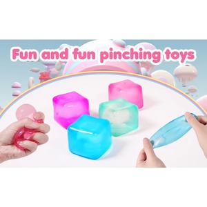 Cube anti-stress, balles anti-stress pour adultes et enfants, jouet sensoriel en forme de glaçon carré avec rembourrage rose et bleu - Product Image 6