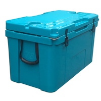 Glacière portable isotherme moderne de 78 L en plastique PE avec roulettes et motif lettres, idéale pour la pêche, les boissons, les aliments et les canettes en extérieur