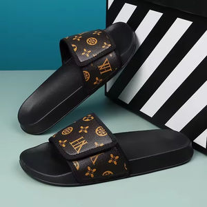 2025 nouveau Design luxe sandales confortable maison pantoufles chaussures d'été Logo personnalisé en cuir pantoufles Alphabet chaussures - Product Image 1