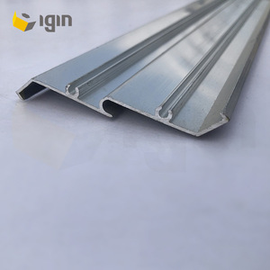 Perfil de aluminio Igin para persianas de 90 cm de ancho con gancho central para ventilación y protección solar - Product Image 1