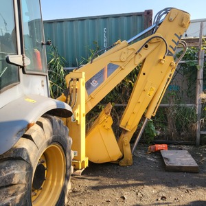 รถตักล้อยาง LIUGONG CLG777A ขับเคลื่อน 4 ล้อ 8.4 ตัน 74.5 กิโลวัตต์ เครื่องยนต์ Perkins ถังขนาด 1 ลูกบาศก์เมตร มาตรฐาน EPA Tier 3 เครื่องจักรก่อสร้าง รถขุดตัก - Product Image 1