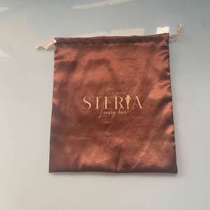 Sacs à cordon personnalisés en satin avec logo imprimé pour bijoux, cils, chaussures, sacs à main et emballages de produits capillaires - Product Image 6