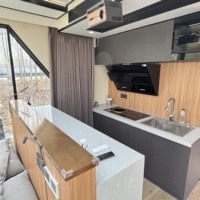 La Maison Mobile Modulaire Préfabriquée en Acier Est une Villa Capsule Triangulaire à Deux Étages Utilisée pour les Chambres et Bureaux d'Hôtel