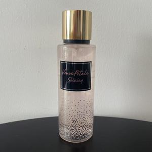 Brume corporelle Victorla 250 ml, senteurs mixtes vanille et noix <span class=keywords><strong>de</strong></span> coco, Cologne, Parfum Secreta, Brume corporelle scintillante pour le corps - Product Image 3