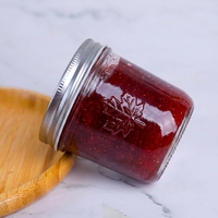 Pot en verre esthétique de luxe pour emballage de soins de la peau, pot à crème en verre transparent avec couvercle en bois, intérieur minimaliste et épuré