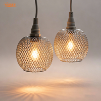 Abat-jour en fer E12, lampe suspendue d'extérieur LED IP65 3500K blanc chaud 8M