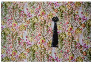 Vente en gros de tissu de brocart Jacquard 3d floral de luxe de style français pour la confection de vêtements ou de sacs - Product Image 2
