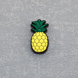 Vente en gros de chaussures en caoutchouc PVC de haute qualité personnalisées décorations accessoires alimentaires fruits fraise breloques pour chaussures - Product Image 6