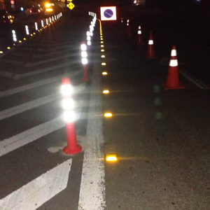 批发价原装3m反光猫眼螺柱道路凸起路面制造商塑料反光道路螺柱 - Product Image 2