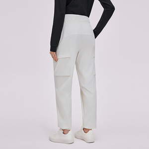 Pantalones ligeros con cintura y cordón de mezcla de poliéster informales con logotipo personalizado al por mayor, pantalones deportivos con múltiples bolsillos Cargo para mujer - Product Image 3