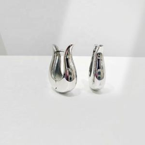 ต่างหูห่วงเงินแท้ 925 ชุบทอง 14k สไตล์มินิมอลแบบคลิป รุ่นคลาสสิกสำหรับผู้หญิง ขนาดใหญ่ ปี 2026 ราคาโรงงาน - Product Image 3