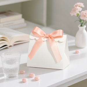 Bolsas <span class=keywords><strong>de</strong></span> Regalo <span class=keywords><strong>de</strong></span> Papel Plegables con Borde Festoneado y Lazo <span class=keywords><strong>de</strong></span> Satén, Caja para Dulces, Logotipo Personalizado, Bolsa Pequeña para Regalos, Recuerdos para Invitados - Product Image 1