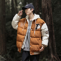 Blouson matelassé universitaire pour homme avec capuche amovible, blocs de couleur, broderie, poignets côtelés rayés, coupe ample, thermique, d'hiver, style baseball