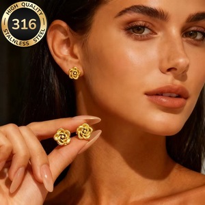 Boucles d'oreilles en acier inoxydable 316 de haute qualité, en forme de rose, élégantes, tendance, polyvalentes, petites et raffinées pour femmes. - Product Image 1