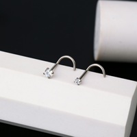 Cincin Hidung Titanium G23 20g Bentuk S Berlian Zirkonia Kubik 2mm Perhiasan Tindik Hidung 20 Gauge Stud Hidung Model Corkscrew