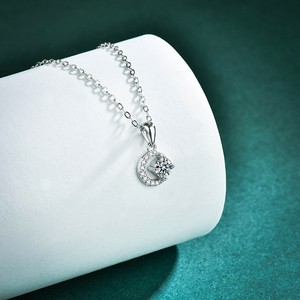 Collana in Argento Sterling con Moissanite, Pendente a Forma di Luna Crescente per Donne, Placcata in Oro/Oro Bianco - Product Image 1