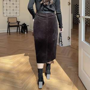 Jupe midi en velours côtelé taille haute pour femmes grandes tailles, couleur noire unie avec ceinture, tissu en coton N8207 - Product Image 4