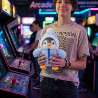 Peluche pingouin à capuche de haute qualité pour machines à griffes et jeux d'arcade - Jouets en peluche en gros pour machines à griffes