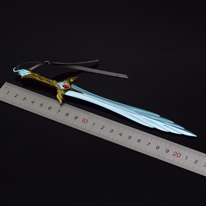 <span class=keywords><strong>The</strong></span> <span class=keywords><strong>Elder</strong></span> <span class=keywords><strong>Scrolls</strong></span> V: พวงกุญแจโลหะเต็มตัวจาก Skyrim chillrend-21ซม. และดาบแสดงพร้อมเอฟเฟคเสน่ห์จากน้ำค้างแข็ง - Product Image 4