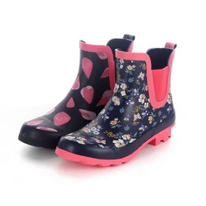 Bottines à logo personnalisé Chaussures de pluie imperméables pour femmes Nouvelles bottes de pluie antidérapantes à talon en caoutchouc pour femmes Bottes de pluie imprimées pour femmes