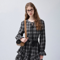 Robe midi décontractée VEGA CHANG pour femme, à carreaux noirs et blancs, manches longues, détail cravate au col, taille élastique, ourlet à volants étagés, vente en gros