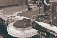 Ligne de production automatique de machine de scellage de remplissage de lavage d'injection de vaccin d'ampoule de verre