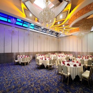 Cloison mobile pour hall d'hôtel, panneaux acoustiques en MDF de 85 mm, finition stratifiée, aménagement flexible des espaces pré-fonctionnels - Product Image 4