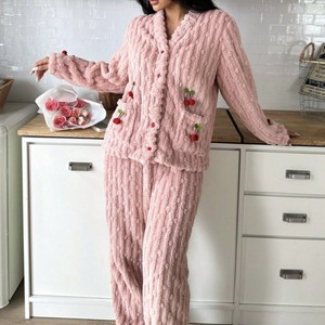 Ensemble de pyjama en polaire duveteux pour femmes, broderie cerise, boutonné, manches longues, vêtements de détente, ensemble de vêtements de nuit - Product Image 3