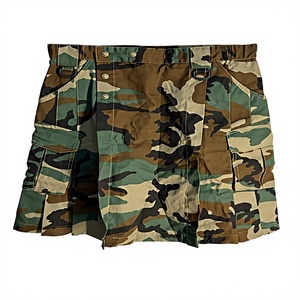 Kilt utilitaire camouflage pour homme avec poches cargo et jupe plissée en coton, coupe classique, taille adulte - Product Image 2