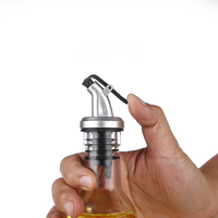 Bouteille de distributeur d'huile d'olive en verre de conception moderne de 16 Oz huile claire et croûte de vinaigre avec bec en acier inoxydable pour la cuisine
