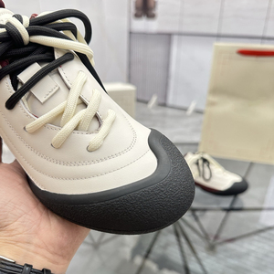 กล่องของขวัญครบชุด รองเท้ากีฬาแฟชั่นผู้หญิงคุณภาพสูงสุด ระบายอากาศได้ดีและสวมใส่สบาย เหมาะสำหรับกีฬาในสนาม - Product Image 2