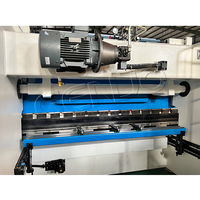 Presse plieuse CNC automatique hydraulique compacte pour tôles métalliques en promotion