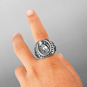 Anillo de Acero Inoxidable Chapado en Oro Real con Diseño de Cruz, Estilo Hip Hop para Hombre, Acabado Vintage Antiguo, Joyería Grabada Resistente al Deslustre - Product Image 3