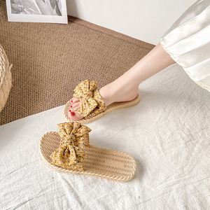 Sandales d'extérieur plates pour femmes, style coréen, nouvelle collection été 2026, polyvalentes, avec nœud, confortables pour la plage - Product Image 1