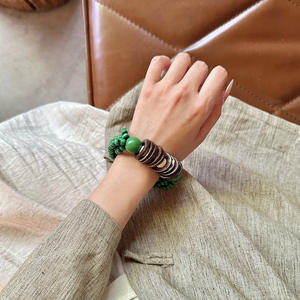 Pulsera Retro Multicapa de Cuentas de Madera y Concha de Coco, Estilo Étnico, Pulsera de Mano Multicapa Simia, Accesorio para Mujer - Product Image 3