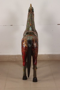 Estatua de Caballo de Madera Hecha a Mano de Lujo con Acabado Pintado a Mano, Pieza Decorativa Artística para el Hogar, Adorno para Espacios Interiores Modernos - Product Image 4