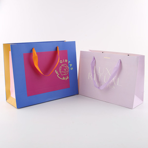 Vestiti di carta di marca con sacchetti di imballaggio Logo di gioielli loghi al dettaglio manici di lusso <span class=keywords><strong>per</strong></span> ringraziare le aziende sacchetti di cartone regalo - Product Image 3