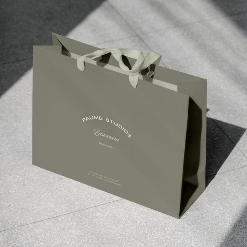 Customized Luxury Shopping Gift Handle High-grade Matte Embossed Large Laminated Paper Bag
